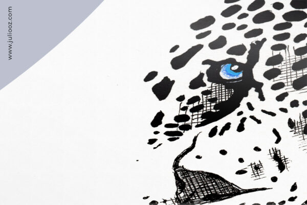 Illustration léopard des neiges noir et blanc avec yeux bleus – Juliooz